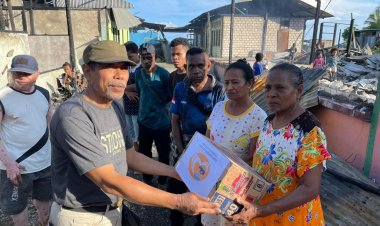 Komunitas Mari Berbagi di Yapen Ulurkan Tangan Kepada Korban Pasca Kebakaran