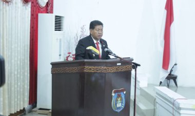 Suasana Haru Meliputi Sidang Paripurna DPRD "Permohonan Maaf Kami, Belum Dapat Mewujudkan Semua Keinginan Masyarakat Kepulauan Yapen" Ucap Bupati Tonny Tesar 