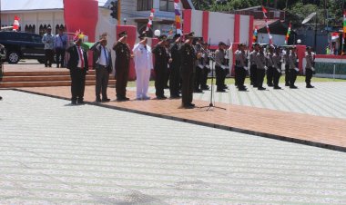 Sambut HUT RI Ke-77, Ketua DPRD dan Anggota Ikuti Upacara Tabur Bunga di Taman Makam Pahlawan (TMP) Serui