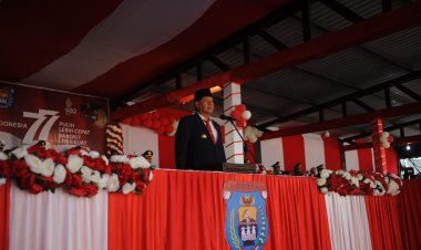 Upacara Penurunan Bendera Merah Putih HUT RI Ke-77 dengan Formasi Eksotis Berlangsung lancar dan Meriah di Stadion Marora Serui !!