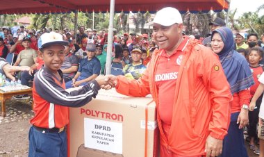 Ketua DPRD Yohanis G. Raubaba dan Anggota Turut Meriahkan Jalan Santai HUT RI Ke-77 