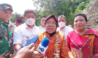 Bahagianya Menteri Sosial RI Melihat Keuletan Mama-mama Papua Pembudidaya Rumput Laut di Sarawandori, "Saya akan Bantu Mama-Mama Papua" Janji Risma