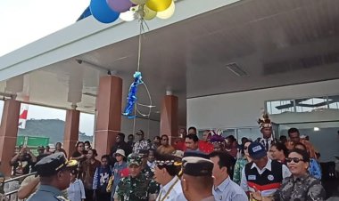 Dari Pelabuhan Laut Domine Izak Samuel Kijne, Bupati Tonny Tesar dan Forkopimda Lepas Tim Kontingen Kepulauan Yapen Mengikuti SS GKI Ke-18 di Waropen