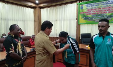 40 OAP Ikut Magang di PT. SWPI "Presentase OAP harus lebih Banyak di Perusahaan, Attitude dan Skill Itu Penting" harap Bupati Tonny Tesar