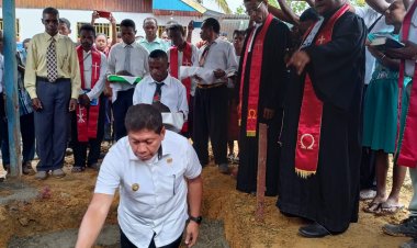 Spontan Mengalir Bantuan, Ribuan Semen dan Batu Tela pada Peletakan Batu Pertama Pembangunan Gedung Gereja GKI Imanuel Ambaidiru 