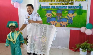 Hadiri Acara Penamatan dan Pelepasan Anak Didik PAUD Imani Sasawa, Plt Sekda Erny R Tania Tekanan Penting Asupan Gizi, "Anak-Ini Investasi Masa Depan Kita" 
