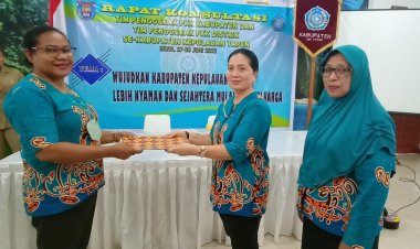 Ketua TP PKK dr. Suhenny Tesar Resmi Menutup Kegiatan Rapat Konsultasi TP PKK Kepulauan Yapen dengan Hasilkan 22 Butir Rumusan 