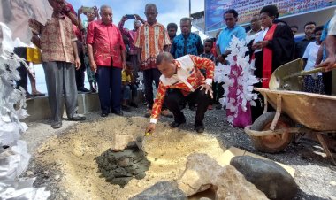 Peletakan Batu Pertama di Pantai Rasine Tandai Dimulainya Pembangunan Situs Pendaratan Injil di Tanah Kuraen