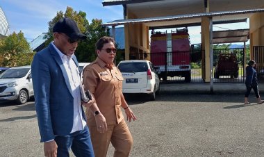 "Selamat Datang Bapak Benhur Tommy Mano, Tenaga Ahli Kemensos RI di Kota Serui, Kota Transit Sidang Sinode GKI Ke-18" sambut Plt Sekda Erny R. Tania