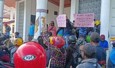 Kami Minta Tarif Ojek Dinaikan "SEPULUH RIBU RUPIAH..!" Tuntutan dan Aspirasi Tukang Ojek saat Ditemui Ketua DPRD dan Anggota