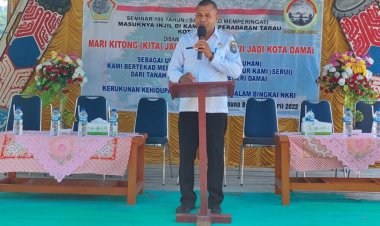 Assisten ll Setda Oktovianus Ayorbaba Buka Seminar Satu Abad Masuknya Injil di Kampung Tanao,  ini Pesan Bupati Kepulauan Yapen ..!