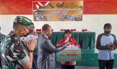Ketua DPRD Yohanis G. Raubaba bersama Unsur Pimpinan Hadiri Launching Bantuan Tunai Pedagang Kaki Lima dan Warung (BTPKLW) Kodim 1709/Yawa