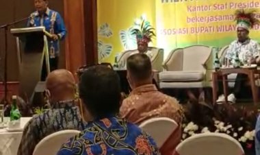 Asosiasi Bupati Saireri Sampaikan Calon DOB pada Rapat Koordinasi Pembangunan Kesejahteraan Wilayah Adat Saireri Provinsi Papua yang dibuka Kepala KSP Moeldoko
