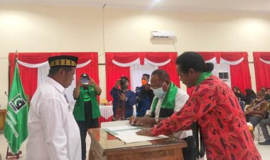 Hadiri Pelantikan Pengurus MD-KAHMI Kabupaten Kepulauan Yapen-Waropen, Wakil Bupati Frans Sanadi ajak "Pengurus Wujudkan Soliditas, Berkolaborasi dan Berkonstribusi dalam Pembangunan"