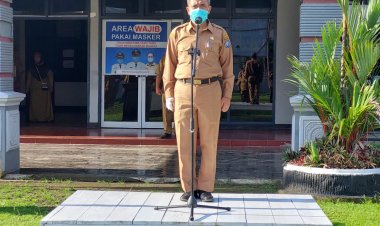 Pimpin Apel Pagi Assisten lll Setda Wahyudi Irianto Ajak "ASN Selalu Bersyukur Atas Anugerah Tuhan dan Tingkatkan Kinerja serta Fokus pada Tugas yang Diamanahkan"