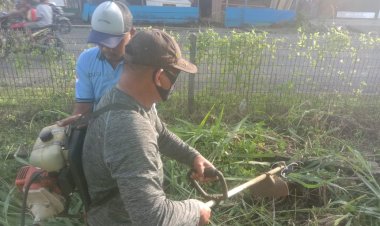 Turut Partisipasi HUT ke-53 Kabupaten dan Serui Sebagai Kota Transit Kegiatan Sidang Sinode GKI ke XVIII di Waropen, Warga KKM Mal-Malut adakan Kerja Bhakti Bersih Lingkungan Kota Serui