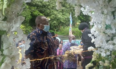 Wakil Bupati Yapen Frans Sanadi Hadiri Peresmian dan Pentahbisan Gedung Sekolah Minggu Jemaat GKI Yapsel