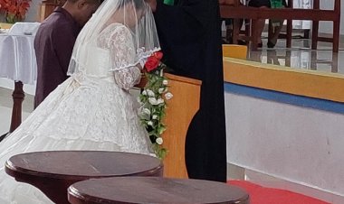 Bupati Tonny Tesar Hadiri Pemberkatan Pernikahan Yeremia Sanadi Putra Wakil Bupati Kepulauan Yapen