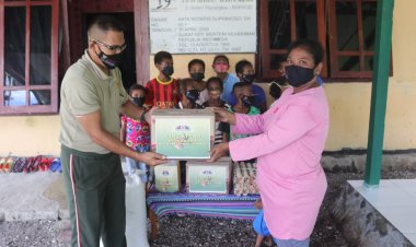 Giat Jumat Berkah Kodim 1709/Yawa Salurkan Bantuan Sembako di Panti Asuhan