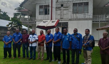 Yohanis G. Raubaba Bersama Wakil Ketua DPD PD Provinsi Papua RHP, Berkunjung Ke Rumah Doa Tujuh Kaki Dian