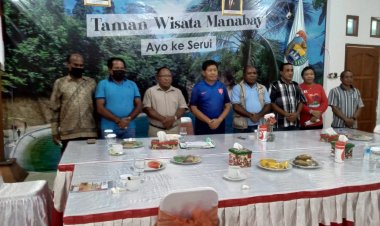 Bupati Tonny Tesar Sambut Kedatangan Pastor Jhon Bunay