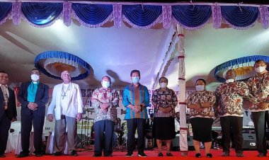 Bupati dan Wakil Bupati menghadiri KKR di Alun - alun Trikora Serui