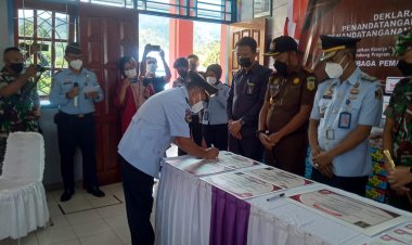 Penandatanganan Perjanjian Kinerja dan Penandatanganan Zona Intregitas Tahun 2022 di Lapas Kelas II B Serui - Kepulauan Yapen.