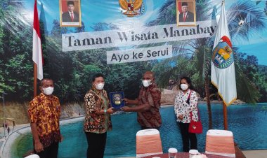 Plt.Sekda Erny R.Tania,S.IP Mengadakan Jamuan Makan Malam Menyambut Kedatangan Danlanal Biak di Kab. Kepulauan Yapen