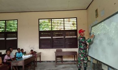 Peduli Pendidikan Generasi Muda, Babinsa Koramil 1709-04/Yapen Barat Mengajar Calistung di SD YPK Ansus