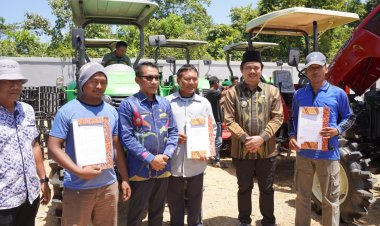 Serahkan Puluhan Bantuan Alsintan, Azis Ingatkan Jangan Di Perjualbelikan