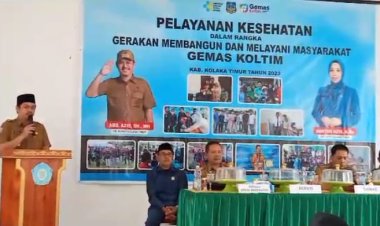Hadiri Pelayanan Posyandu Prima Di Penanggosi, Plt Bupati Koltim Bagikan Ratusan Kacamata Minus