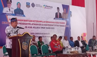 Dorong Wirausaha Muda Mandiri, Abdul Azis Serahkan Bantuan Sarana Usaha Kepada 30 Kelompok