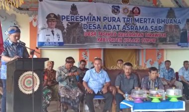 Abdul Azis Resmikan Pura Tri Merta Bhuana Di Desa Tasahea