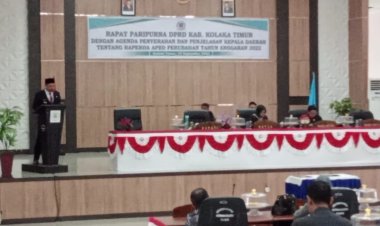 Abdul Azis Hadiri Rapat Paripurna Sekaligus Menyerahkan Dokumen Ranperda APBD Perubahan Kepada Ketua DPRD Kolaka Timur