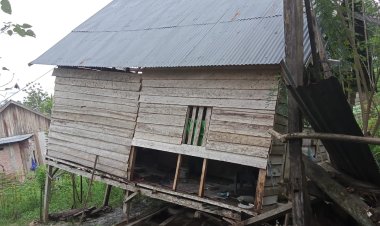 Miris! Rumah Warga Miskin Di Desa Tirawuta Nyaris Ambruk, Kades Tirawuta Harap Pemerintah Pusat Dan Daerah Tidak Menutup Mata