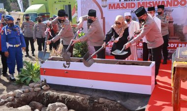 Waka Polri Letakan Batu Pertama Pembangunan Masjid di Kediri