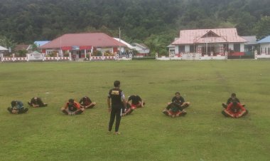 Camat Uesi Tunjuk Langsung Hajiman Sebagai Pelatih Tim Kesebelasan Uesi Pada Turnamen Bupati Cup II Di Loea.