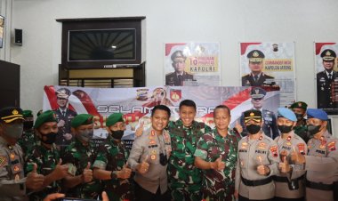 Kejutan di Hari Bhayangkara ke-76, Kapolres Pemalang Disambut Kue Ultah dari Dandim di Lobi Polres