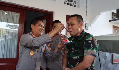 HUT Bhayangkara Ke – 76, Dandim 0723/Klaten Beri Kejutan ke Kapolres Klaten