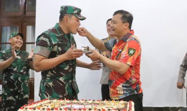 Pangdam IV Diponegoro dan Puluhan anggota TNI pagi pagi subuh Gerudug Kediaman Kapolda Jateng