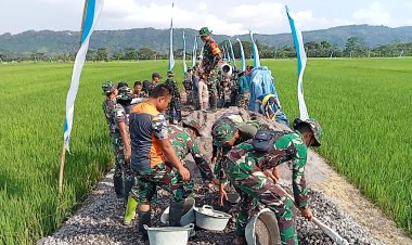 Komandan SSK Terjun Langsung Dalam Pengecoran Jembatan TMMD Reg 113