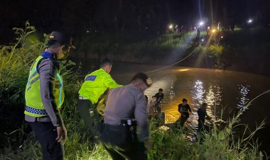 Tim SAR Gabungan Evakuasi Korban Tenggelam di Sungai Irigasi Setelah Laka Tunggal