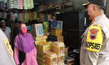 Kapolres Blusukan Cek Stok Minyak Goreng Curah, Bantu Agen Aktivasi Aplikasi SIMIRAH