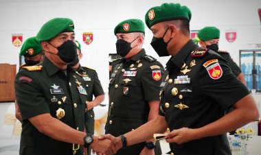 Tongkat Komando Wijayakusuma Diserahterimakan