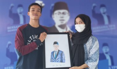 Saking kagum nya dengan sosok Yudi purna nugra (YPN) Rasendriya Arbama, berikan lukisan nya untuk YPN