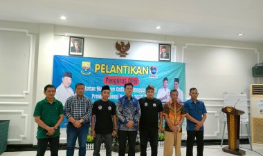Ketua DPP IWO (Ikatan Wartawan Online) Indonesia, NR. Icang Rahardian resmi melantik DPW (Dewan Pengurus Wilayah) Provinsi Jambi periode 2023 - 2026, di Hotel Ratu, Sabtu (8/7/2023).