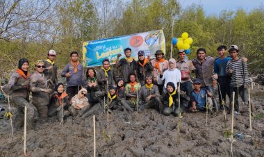 MAPALA UMSU DAN KTH AMPHIBI PERCUT TANAM 2.000 MANGROVE BERSAMA MAPALA SE SUMUT