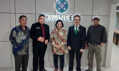 Hence Mandagi secara resmi membawa laporan organisasi ke Dewan Pers, Jumat (14/10/2022).