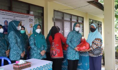 Ketua,(TP,PKK) Kabupaten Lampung Barat Partinia Parosil Mabsus Laksanakan Bhakti Sosial