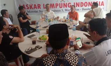 Ike Edwin Adakan Diskusi Santai Bersama Pengurus DPP dan DPC LLI di Sekretariat Jalan P Morotai Balam